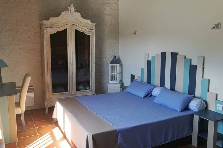 Gîte pour 9 personnes, avec terrasse ainsi que piscine et jardin à Camélas - 2