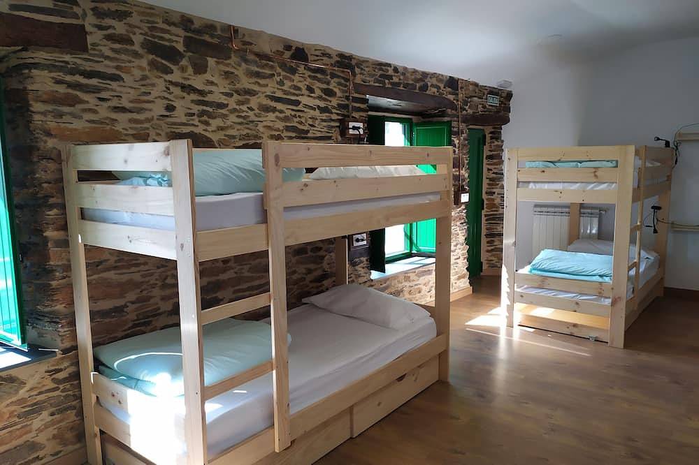 Casa Tradicional con Jardín y Vistas a la Montaña. Eco dos Teixos in Carballeda de Valdeorras, Ourense Region