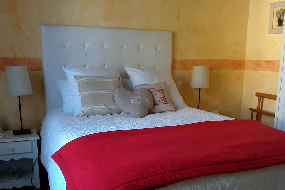 Entire apartment, Longère house only for you, 3 stars, sleeps 4, quiet location in Magny-lès-Aubigny, Beaune region