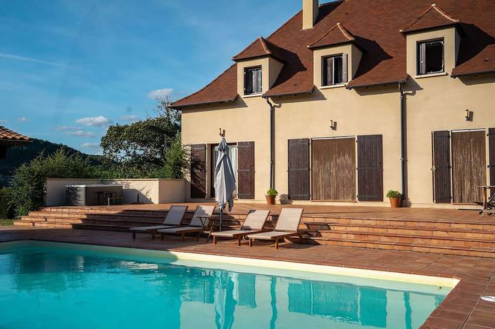 Location de vacances pour 14 personnes, avec Jacuzzi ainsi que Terrasse et Jardin à Calès