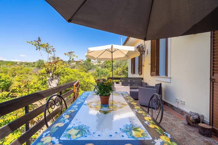 Villa "Casa del Limoneto di Corrado Fronte" avec Wi-Fi, climatisation et jardin in Lido di Noto, Région de Noto