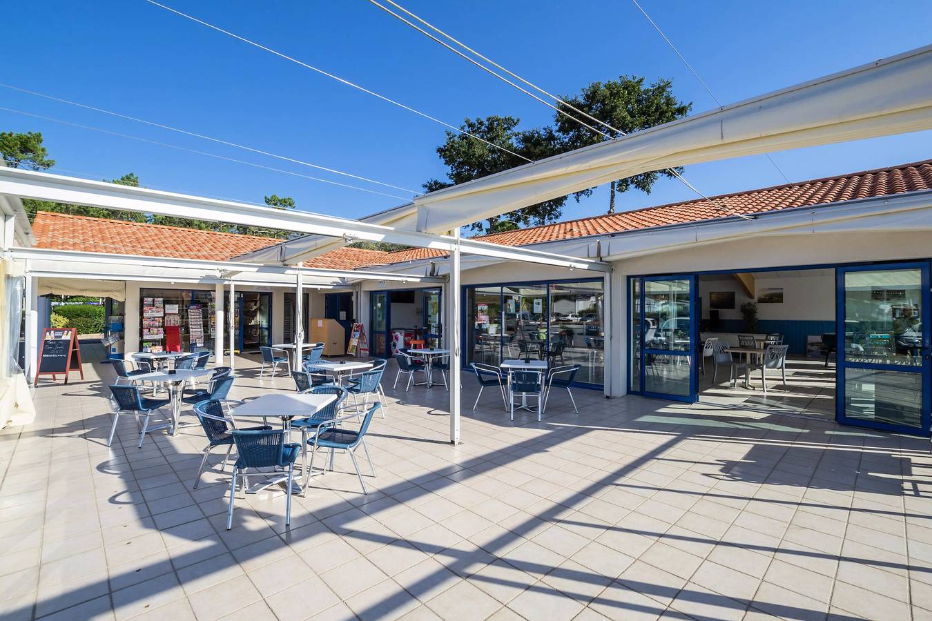 Mobil-home Aqua 4 pièces 6/7 personnes Terrasse Semi-Couverte +Tv in Notre-Dame-de-Monts, Vendée