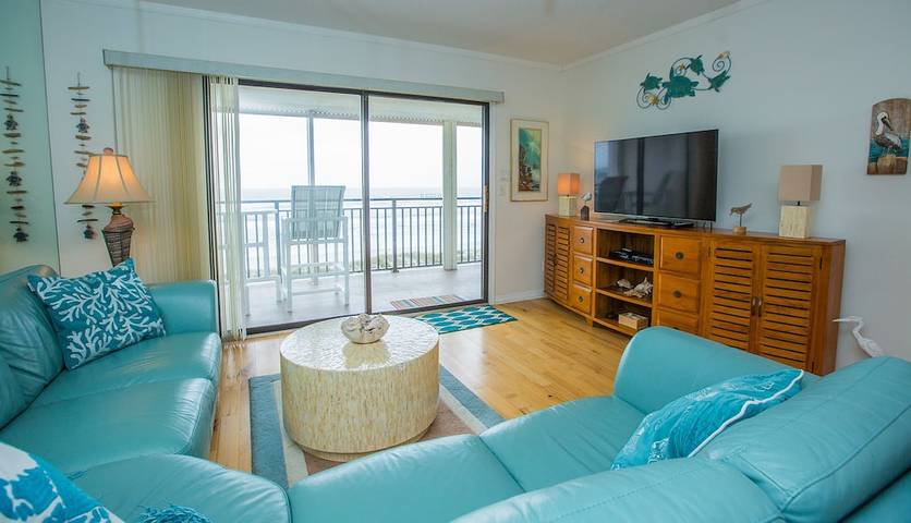 Vacation rental for 4 people, with yard and pool in Crescent Beach