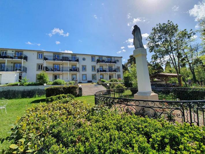 Appartement de vacances pour 4 personnes, avec jardin ainsi que piscine et vue