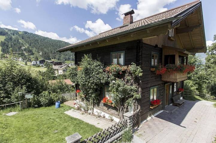 Chalet voor 14 personen, with balkon and sauna as well as tuin in Flachau