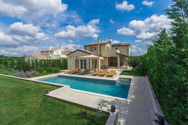 Villa avec piscine privée d’hydromassage et eau salée près de la plage in Tar (Croatia), Tar-Vabriga