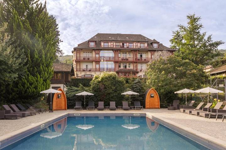 Hôtel pour 6 personnes, avec Balcon et Terrasse ainsi que Jardin et Piscine à Neuvecelle
