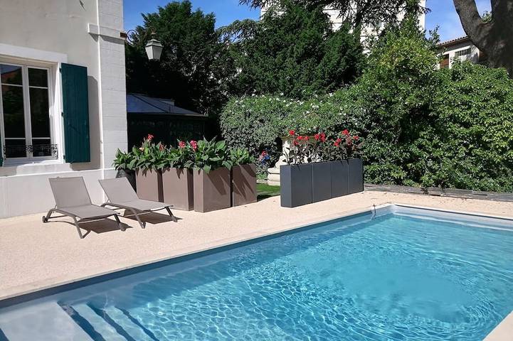 Maison d’hôte pour 15 personnes, avec Jacuzzi et Jardin à Alès