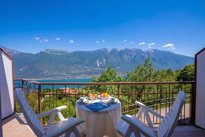 Appartamento vacanze per 2 persone, con balcone e vista lago, adatto a famiglie con bambini - 1