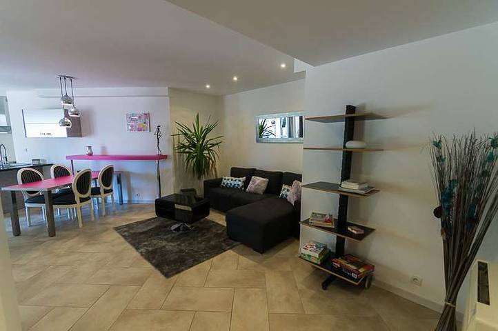 Gîte pour 4 personnes, avec piscine et jardin à Miribel-les-Échelles - 2