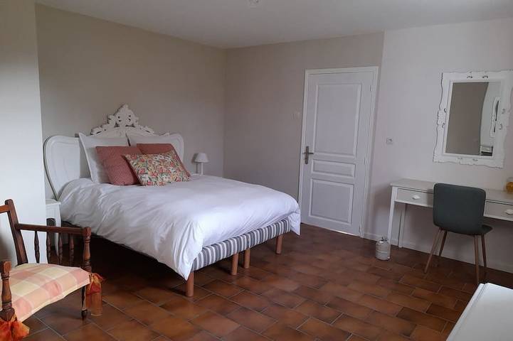 Location de vacances pour 4 personnes, avec terrasse ainsi que jardin et jacuzzi, animaux acceptés à Breze - 2