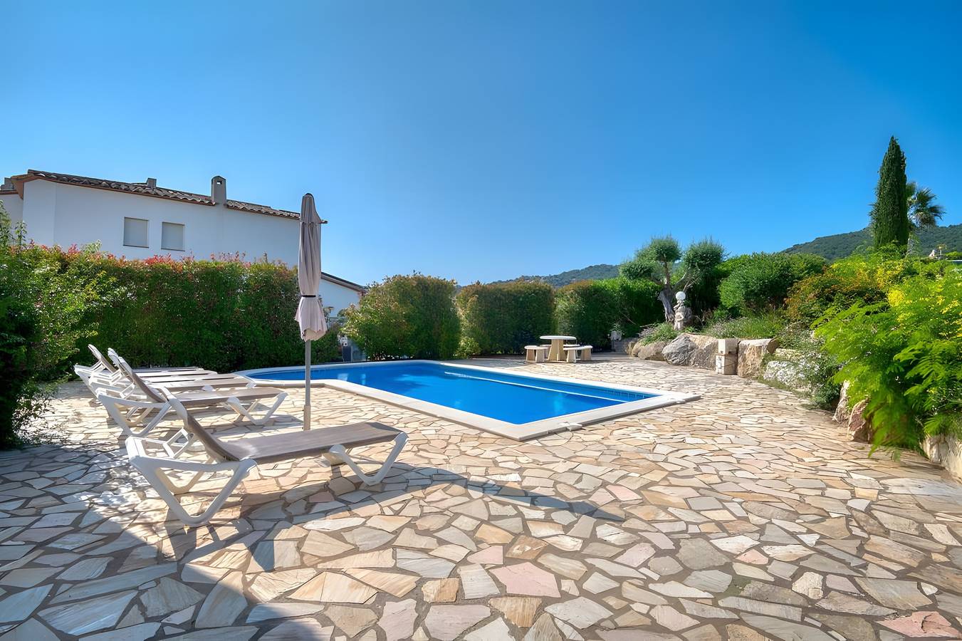 Villa Friesland - Agradable Villa con piscina en un entorno tranquilo in Cabanyes, Calonge