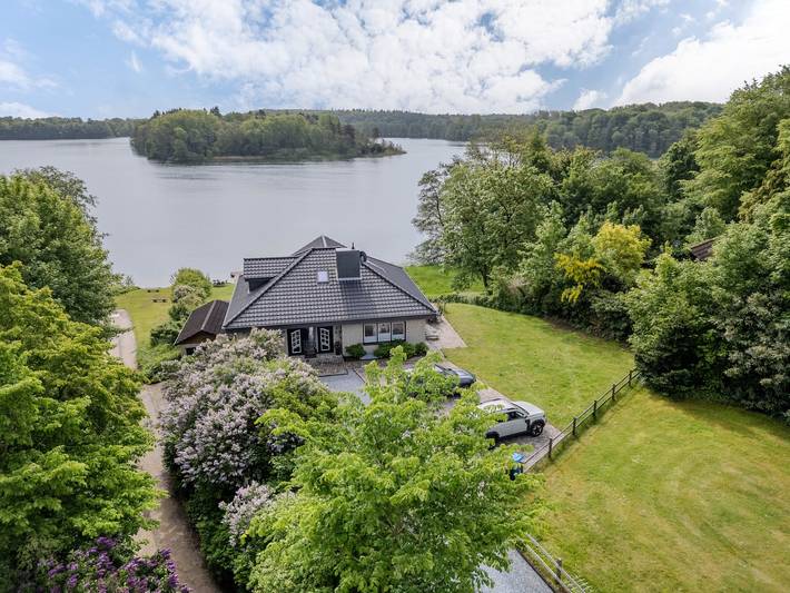 Vakantiehuis 'Haus Am See' met uitzicht op het meer, privéterras en wifi in Bornhöved, Südliche Ostseeküste