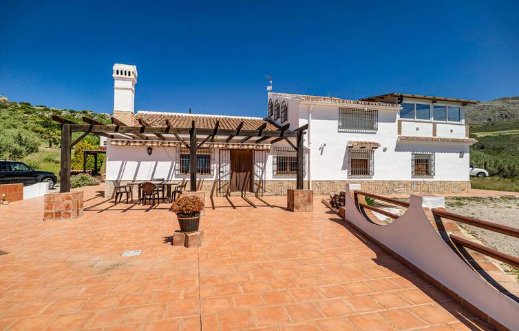 Stylish Apartment with Pool Near Periana - WiFi & Parking in Periana, Cordillera Penibética