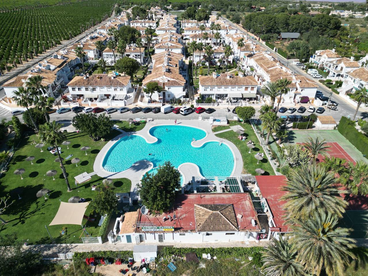 Ganze Wohnung, Ferienwohnung 'Bungalow planta Alta 29' mit Gemeinschaftspool, Wi-Fi und Klimaanlage in Torrevieja, Costa Blanca