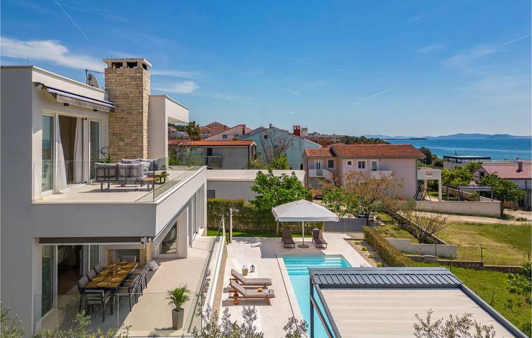 Urlaub am Meer: Gemütliche Ferienwohnung mit Pool und Terrasse, 400 m vom Strand entfernt in Strand Kožino, Zadar (Kommun)
