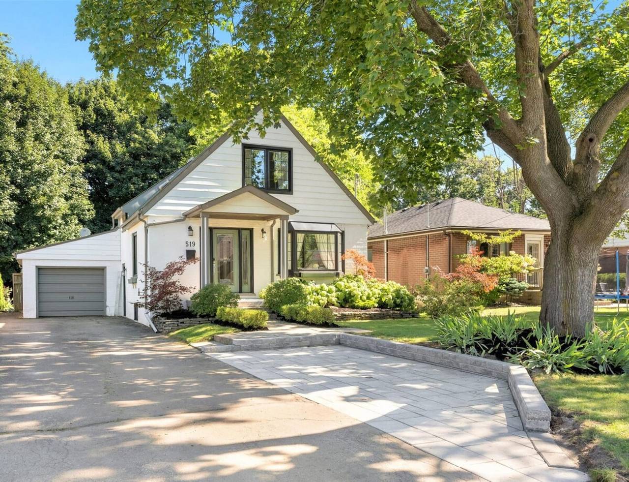 Spacious 2bdrm home in Burlington in Burlington (Ontario), Lake Ontario (Canada)