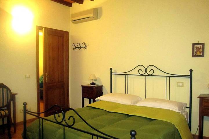 Yellow Apartment -Farmhouse whit Poll, Air conditioning, in the heart of Tuscany in Lamporecchio, Pistoia Province