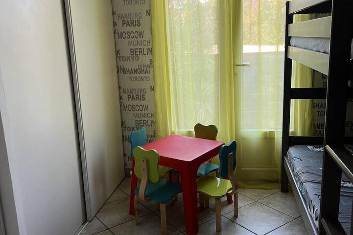 Location de vacances pour 10 personnes, avec piscine ainsi que terrasse et jardin à Sauvian - 3