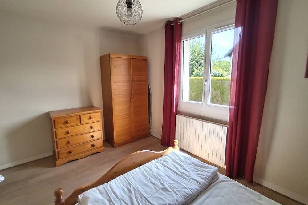 Spacious house in Normandy on the outskirts of Caen in Cormelles-le-Royal, Caen region