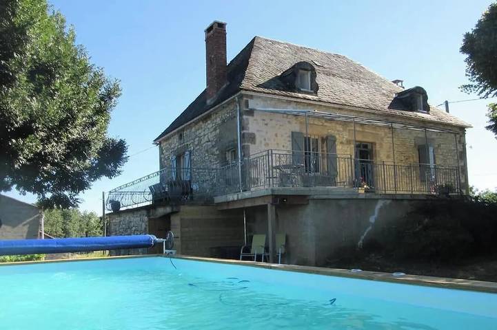 Location de vacances pour 10 personnes, avec Terrasse à Queyssac-les-Vignes