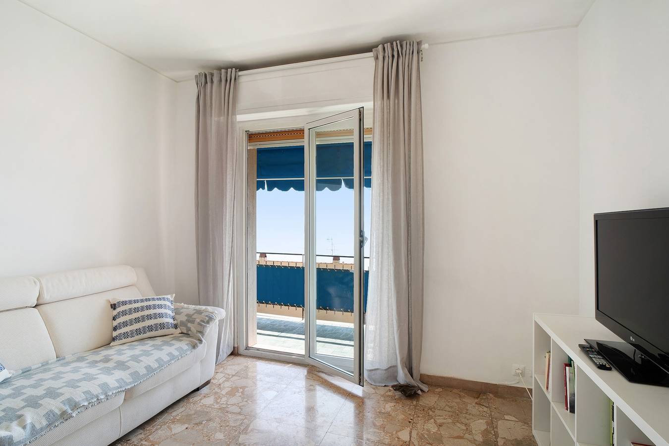 Ganze Wohnung, Ferienwohnung 'Margherita' mit Meerblick, Balkon und Wlan in Ospedaletti, Ospedaletti Gemeinde