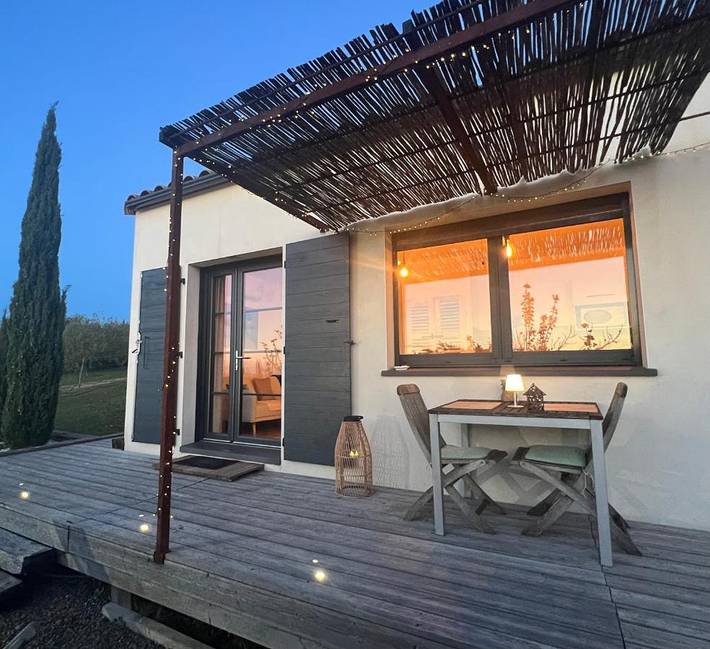 Location de vacances pour 2 personnes, avec vue et jardin à Verzeille