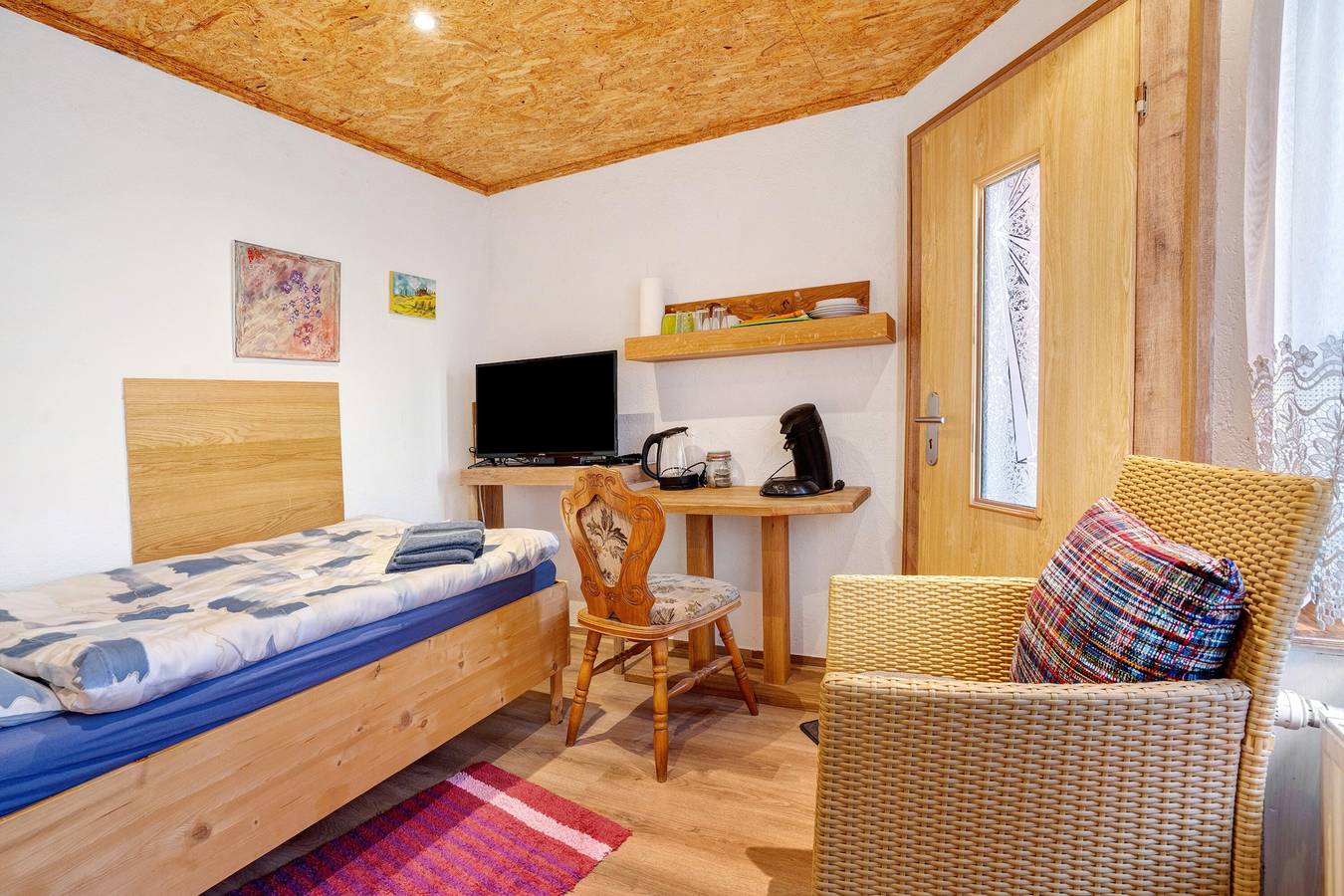 Ganze Wohnung, Ferienwohnung 'Einzimmerwohnung Im Haupthaus' mit Gemeinschaftspool, gemeinsamer Terrasse und Wlan in Naturpark niederlausitzer heidelandschaft (Brandenburg)