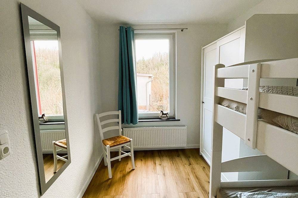 Ganze Wohnung, Große, moderne Ferienwohnung mit Garten und Spielscheune - Hexe 1 in Tanne, Harzvorland