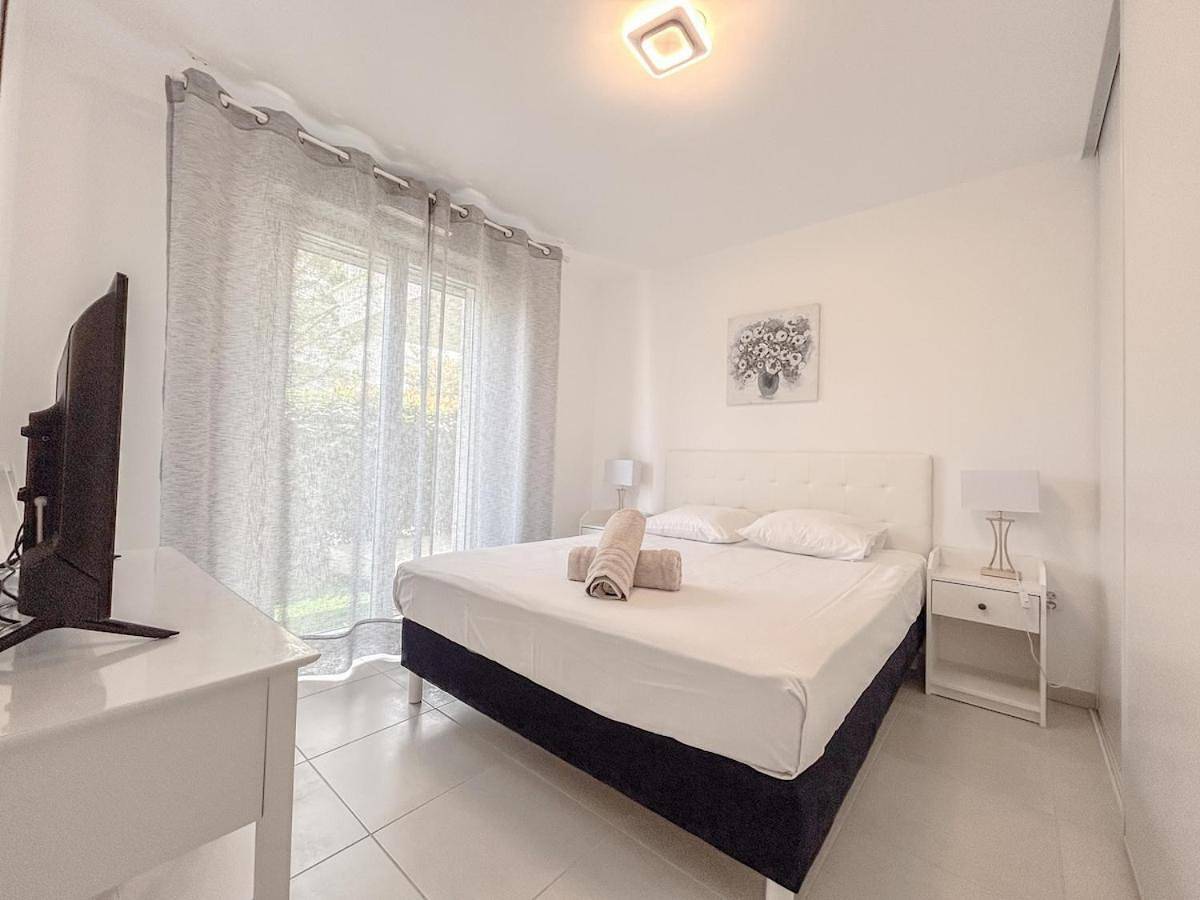 Appartement entier, T3 lumineux avec jardin, parking et piscine in Puget-sur-Argens, Côte méditerranéenne (France)