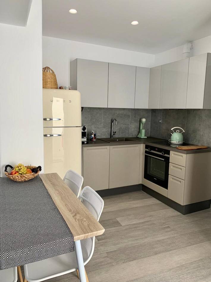 Hel lejlighed, Apartment 'Sofias House Fresh and Comfy' with Balcony, Wi-Fi and Air Conditioning in Naxos By, Naxos (ø)