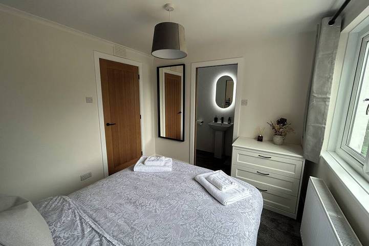Newly renovated cosy coastal retreat within walking distance of village pub! in Kippford, Dumfries and Galloway
