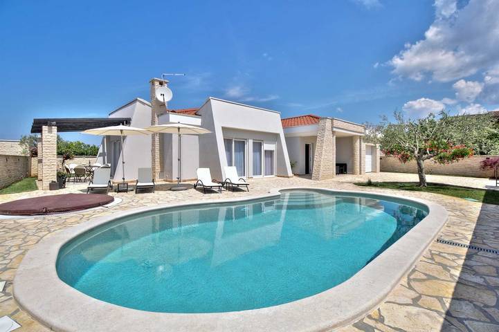 Ferienhaus für 8 Personen, mit Balkon/Terrasse und Terrasse sowie Pool in Umag - 4