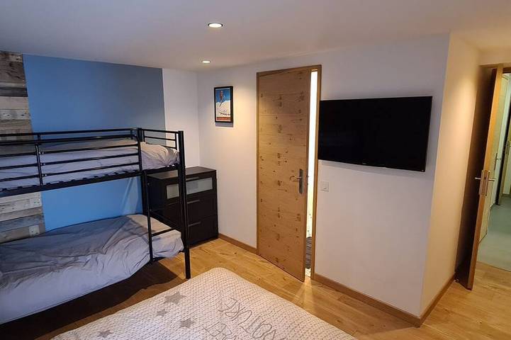 Entire apartment, St Gervais les Bains, on the heights, magnificent view, apartment sleeps 12 in Saint-Gervais-les-Bains, Pays du Mont-Blanc
