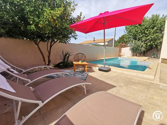 Gîte pour 10 personnes, avec Terrasse ainsi que Jardin et Piscine