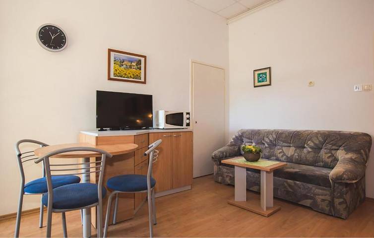 Ferienwohnung für 2 Personen, mit Terrasse und Sauna sowie Pool auf Rab - 4