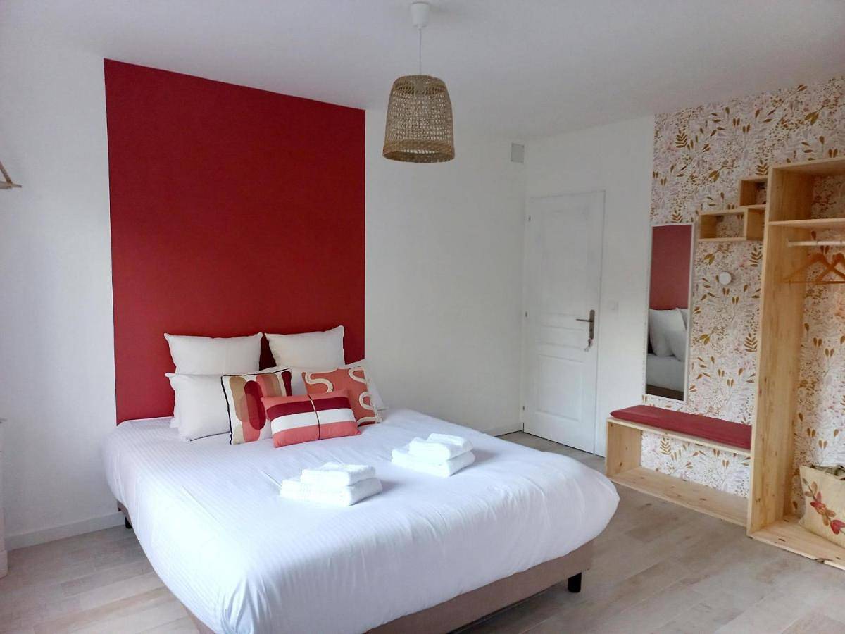 Queen Room with Garden View in Mauges-sur-Loire, Région de Cholet