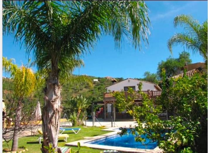 Chalet para 11 personas, con Balcón y Jacuzzi además de Terraza y Jardín en Sierra de las Nieves