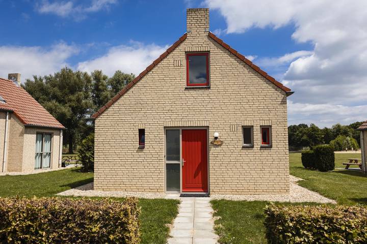 Vakantiepark voor 4 personen, with terras and uitzicht op het meer as well as sauna and tuin de Betuwe