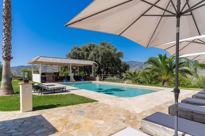 Entire studio, Studio 'Finca Del Silencio Casita Carajillo' with Mountain View, Internet and Air Conditioning in Tolox, Sierra de las Nieves