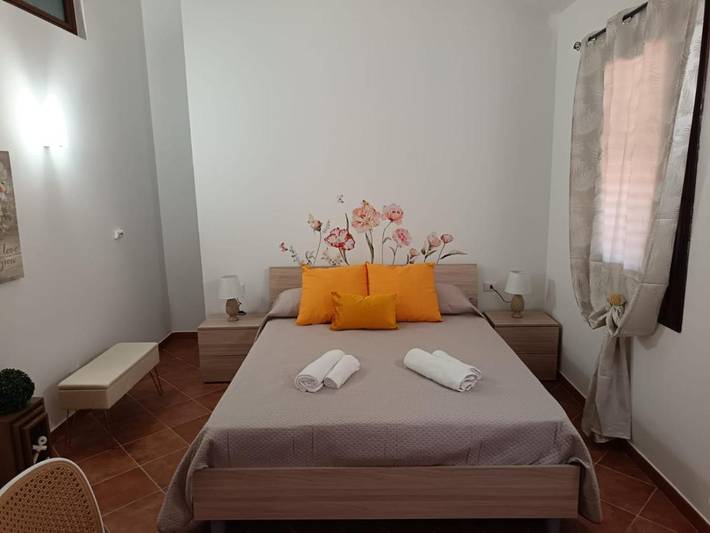 Location de vacances pour 2 personnes, avec piscine ainsi que vue et jardin à Campofelice di Roccella - 2