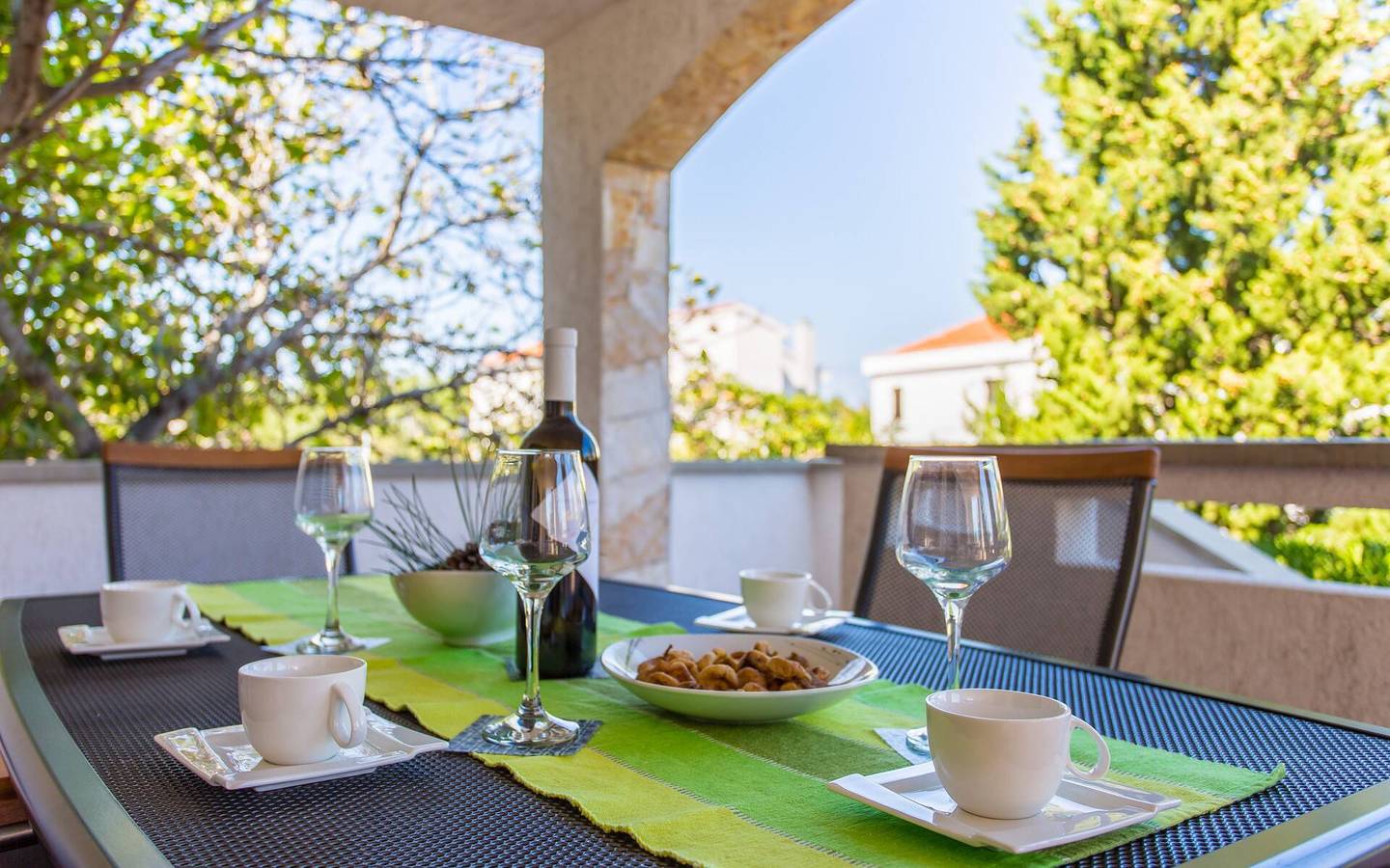 Appartement entier, Apartment Zeljko - with Pool, 200 m from the Sea, two bedrooms, roofed terrace, private parking, Bbq facilities, outdoor shower, sun loungers in Silo (Krk), Krk