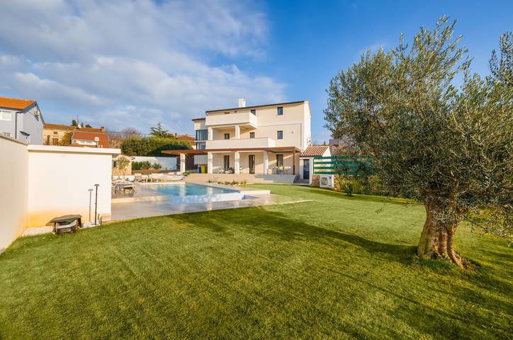 Ferienhaus für 8 Personen, mit Sauna und Garten sowie Pool, mit Haustier in Medulin