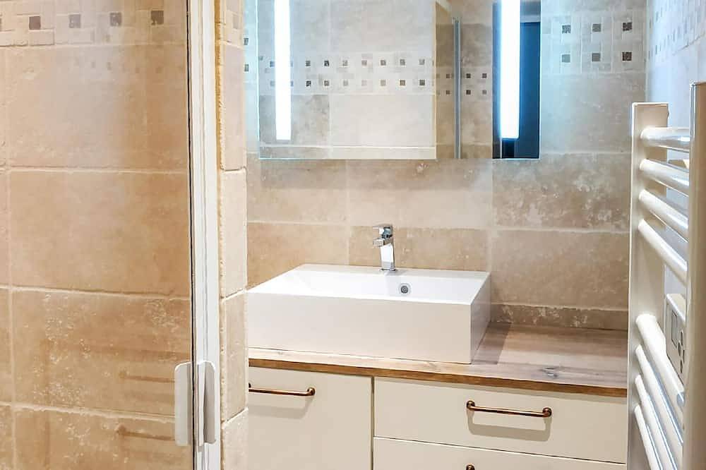 2 bedroom lovely home in Roquebrun in Roquebrun, Béziers region