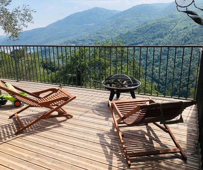 Villa pour 5 personnes, avec Jacuzzi et Terrasse ainsi que Jardin et Vue sur le lac