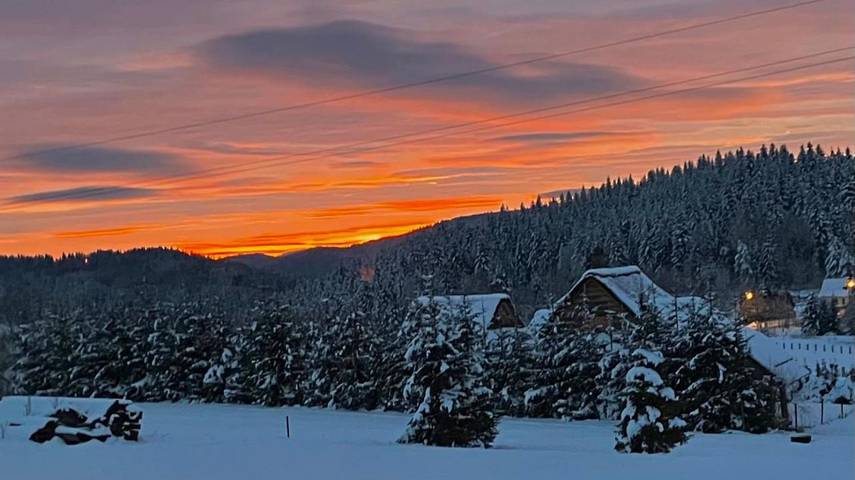 Domek letniskowy dla 4 osób, z ogród i sauna oraz taras i widok w Beskidy