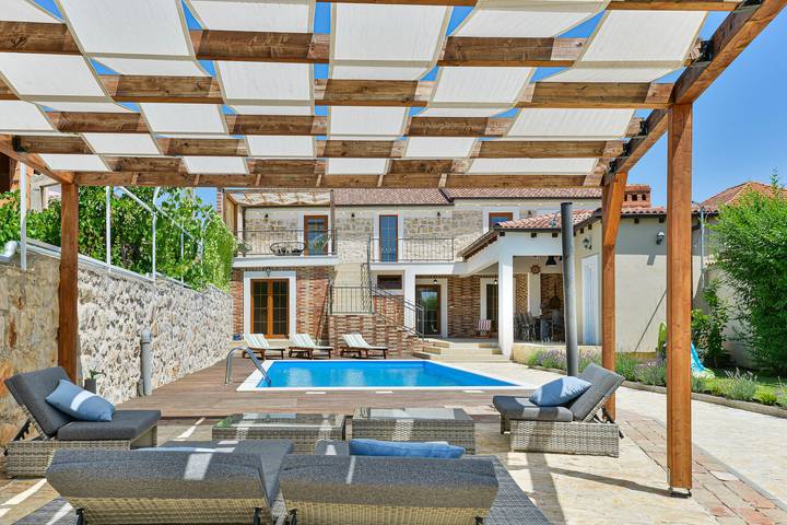 Stone villa Anita with pool in Galovac, Zadar