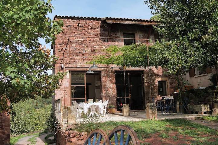 Location de vacances pour 8 personnes, avec jardin à Vabres-l'Abbaye
