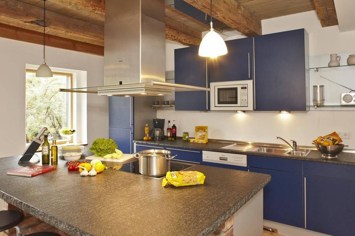 Gepflegtes Reetdachhaus auf großem Grundstück mit Badewanne und Terrasse in Heringsdorf, Usedom