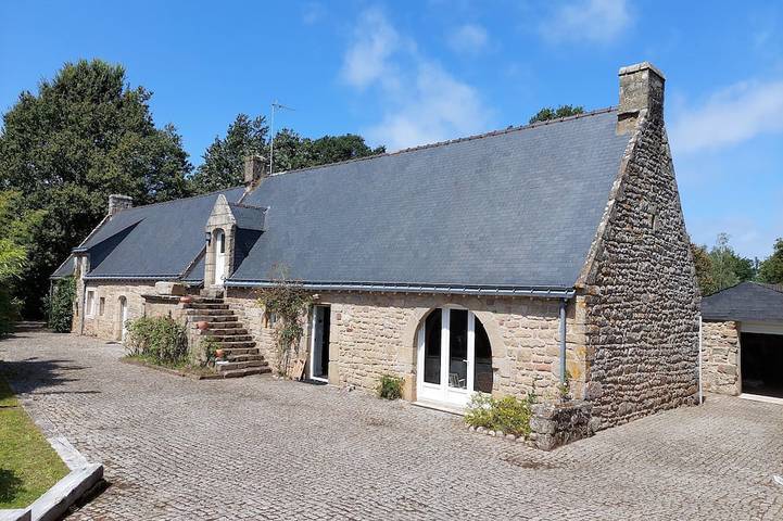 Maison de vacances pour 10 personnes, avec Jacuzzi et Terrasse ainsi que Jardin et Piscine à Saint-Philibert